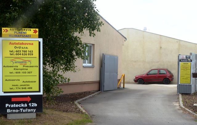 Příjezd k autoservisu Pavel Kubeš v Brně-Tuřanech