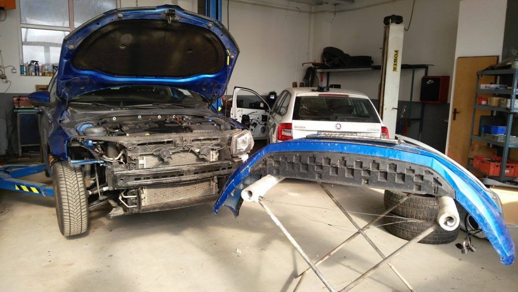 Servisní pracoviště autoservisu Pavel Kubeš